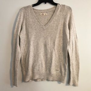 Hollister v-neck long sleeve sweater
